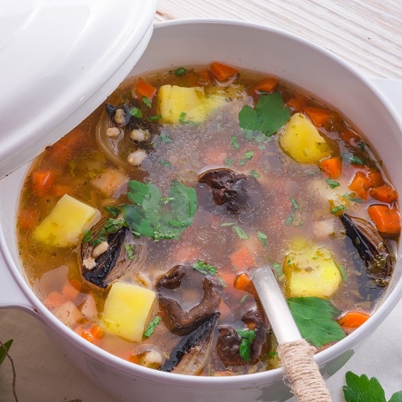 slow cooker mushroom-barley soup recipe