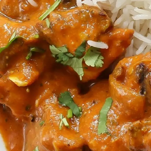 Instant pot paleo chicken Tikka Masala recipe. Chicken breasts with vegetables and spices cooked in an electric instant pot. Easy and delicious Whole30 Paleo recipe. #instantpot #pressurecooker #chicken #paleo #dinner #healthy