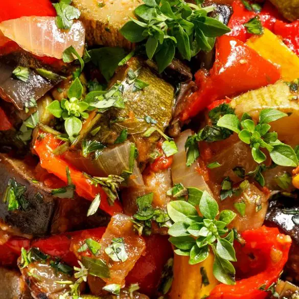 Instant pot vegetarian ratatouille recipe. Very popular vegetable ratatouille cooked in an electric instant pot. #pressurecooker 3instantpot #vegetarian #vegan #healthy #dinner #ratatouille