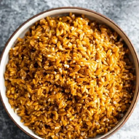 Instant pot cooked farro recipe. Healthy farro cooked in an electric pressure cooker. #instantpot #pressurecooker #healthy #vegetarian #vegan #diet