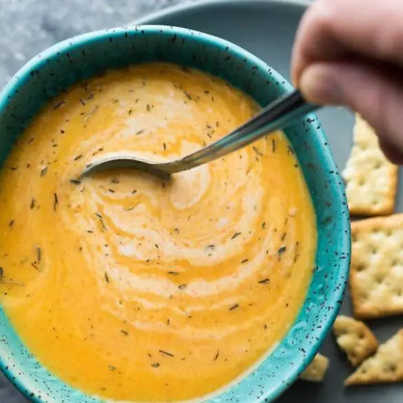 Instant pot vegan carrot ginger soup recipe. Vegan, gluten-free and dairy-free soup cooked in an instant pot. Easy and healthy. #instantpot #pressyrecooker #vegan #glutenfree #healthy #dinner #homemade