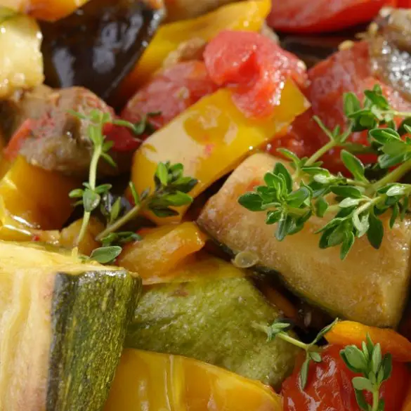 Instant pot keto ratatouille recipe. This famous recipe has so many benefits-keto friendly, low-carb, vegan, vegetarian, gluten free. #instantpot #pressurecooker #keto #vegan #vegetarian #lowcarb #dinner