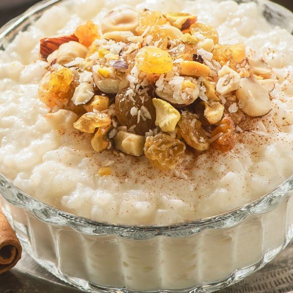 Instant pot vegan coconut rice pudding recipe. Delicious dessert cooked in an instant pot and served with nuts and ground cinnamon. #instantpot #pressurecooker #dessert #rice #pudding #vegan #vegetarian #homemade