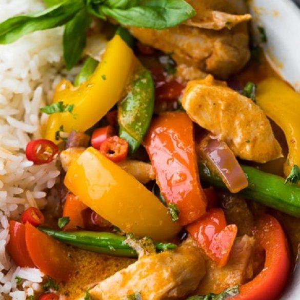 Pressure cooker spicy Thai chicken curry recipe. Chicken breasts with coconut milk and spices cooked in an electric instant pot. #instantpot #pressurecooker #chicken #thai #spicy #curry #dinner #easy #homemade