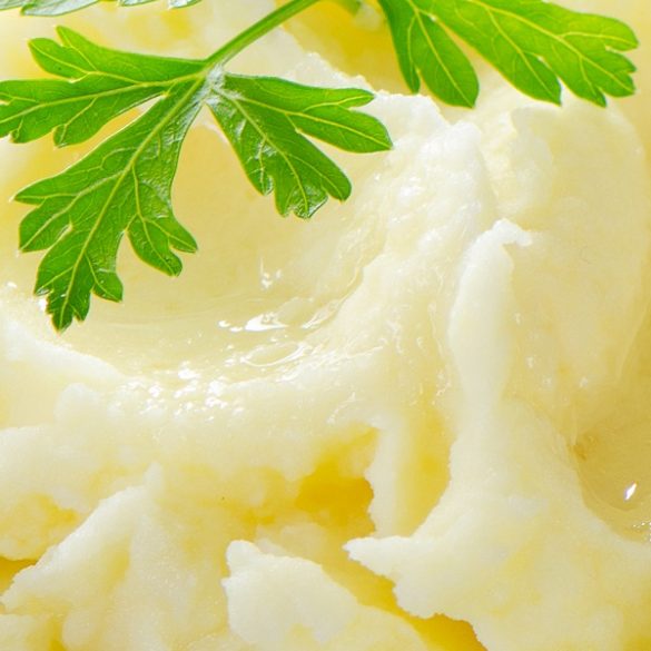 The best instant pot mashed potatoes recipe. The easiest way to cook potatoes in an electric instant pot. #instantpot #pressurecooker #side #potatoes #dinner #vegean #vegetarian #homemade