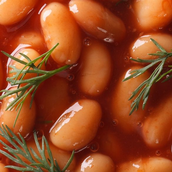 Instant Pot baked beans recipe. Learn hot cook delicious beans with tomato and BBQ sauces in an instant pot. #instantpot #pressurecooker #beans #dinner #homemade #vegetarian #vegan