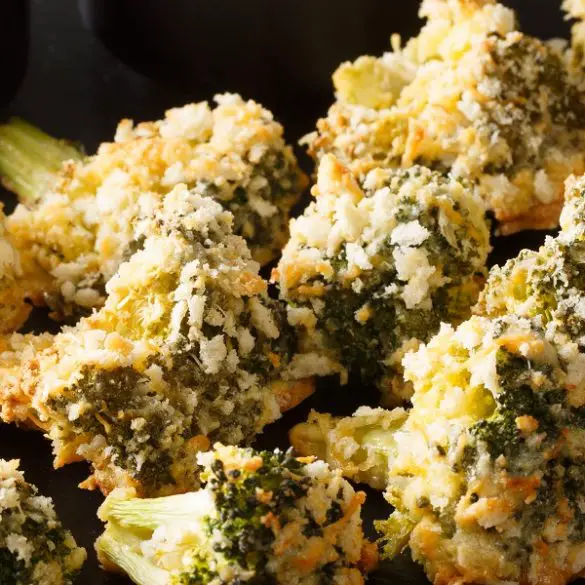 Air fryer panko crusted Parmesan broccoli. Healthy and yummy crusty appetizer fried in an air fryer. #airfryer #dinner #vegetarian #apptizers #crispy #healthy
