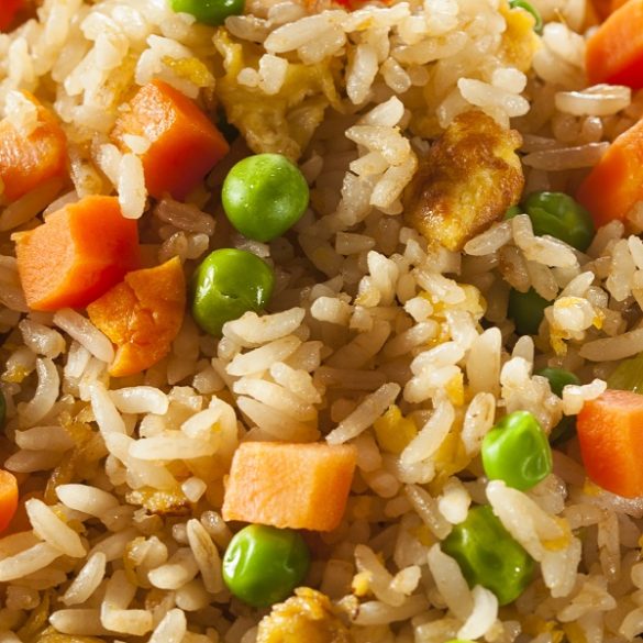 Instant pot vegetarian Chinese fried rice recipe. Learn how to cook healthy and delicious rice with vegetables in an instant pot. #pressurecooker #instantpot #rice #dinner #vegetarian #vegan #healthy