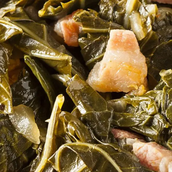 Slow cooker collard greens recipe. Collard greens with bacon cooked in a slow cooker. Yummy Southern recipe! #slowcooker #crockpot #dinner #southern #easy