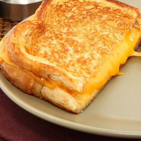 Air fryer grilled cheese recipe. Classic sandwich with grilled cheese cooked in an air fryer. Simple and delicious! #aiefryer #breakfast #gilled #cheese