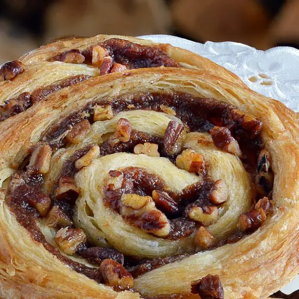 Air fryer pecan rolls recipe. Pecan rolls are a delicious and traditional Southern dessert made with light, fluffy dough filled with pecans and iced with a sweet cinnamon glaze. #airfryer #desserts #breakfast #pecan #traditional #easy