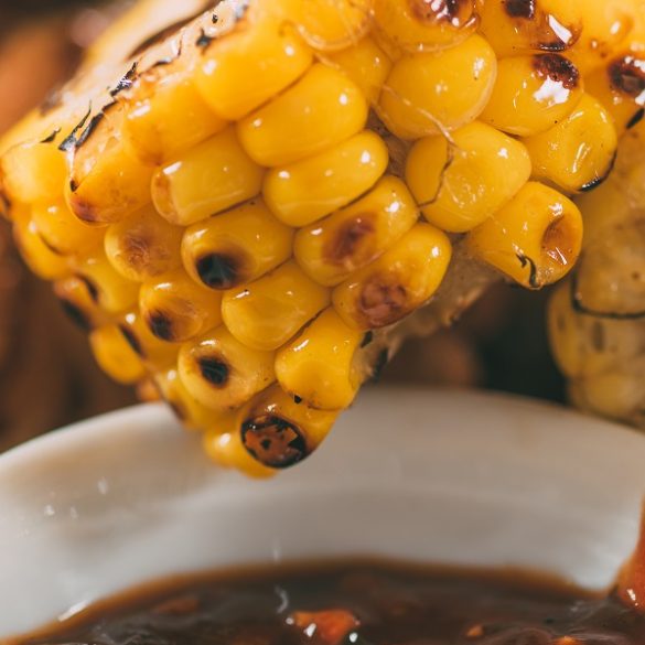 Air fryer roasted corn on the cob recipe. Learn how to roast corn in an air fryer. Easy and delicious! #airfryer #roast #corn #dinner #appetizers