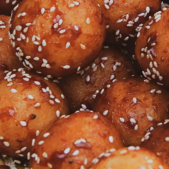 Air fryer teriyaki rice balls recipe. Teriyaki rice balls are the perfect appetizer for your next party. #airfryer #rice #balls #teriyaki #appetizers #party