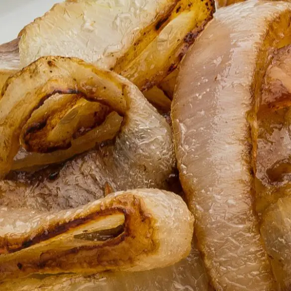 Air fryer crispy onions recipe. If you are looking for an easy way to make crispy onions, you need an air fryer. #airfryer #healthy #vegetarian #vegan #easy