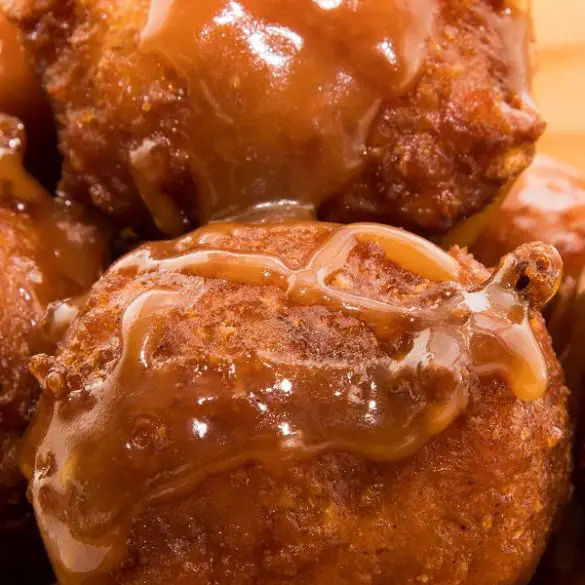 Air fryer sweet apple fritters recipe. These healthy apple fritters are so tasty and crunchy you won't believe they're fried in an air fryer without oil! #air fryer #desserts #breakfast #homemade #fritters #apple