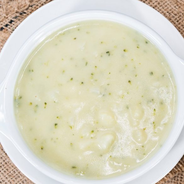 Instant pot butter cauliflower soup recipe. Butter Cauliflower Soup is the perfect meal for this chilly weather! #pressurecooker #instantpot #soups #healthy #easy #vegetarian