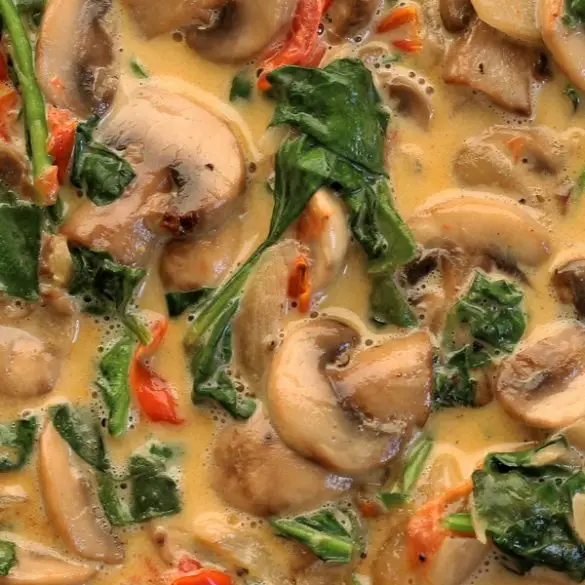 Instant pot creamy Tuscan mushroom soup. This recipe is a healthy, satisfying, and delicious soup that can be served on its own or with your favorite sandwich or salad. #pressurecooker #instantpot #soups #homemade #creamy #mushrooms #spinach