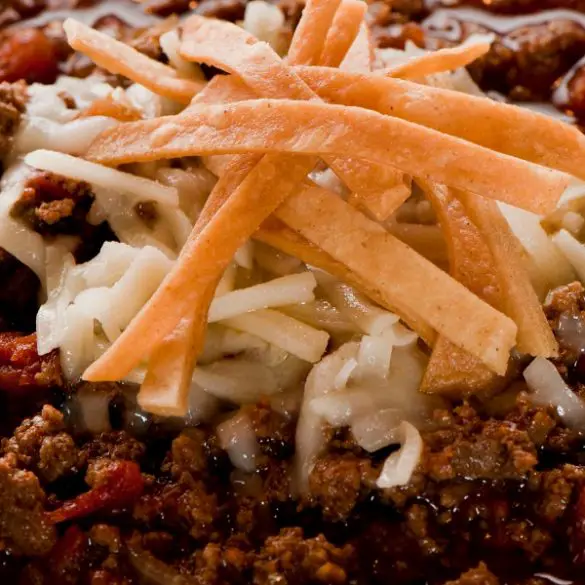 Slow cooker Texas hot chili recipe. #slowcookr #crockpot #chili #dinner #spicy #homemade