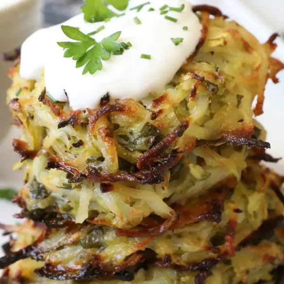 Air fryer easy latkes recipe. These crispy, perfectly shaped latkes are faster to make and healthier than frying. The air fryer gives them a beautiful golden crust without the worry of splattering oil. #airfryer #dinner #easy #healthy #vegetarian