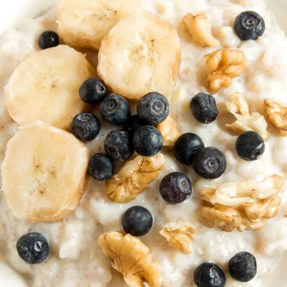 Slow cooker porridge recipe. Porridge is the ultimate comfort food. It's easy to make, it's healthy and it's cheap. #slowcooker #crockpot #recips #homemade #healthy #breakfast #porridge