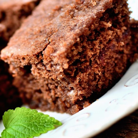 Air fryer gingerbread cake. This gingerbread cake recipe is easy to make and has the perfect texture, moist and not dry. #airfryer #gingerbread #cake #desserts #breakfast #homemade #recipes #cooking