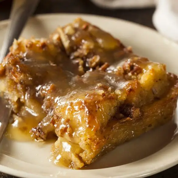 Instant pot bread pudding. This Bread Pudding recipe is the perfect fall dessert. It's warm, cozy, and decadent. Serve it for breakfast or a winter dessert. #instantpot #pressurecooker #pudding #desserts #breakfast #easy #recipes #homemade