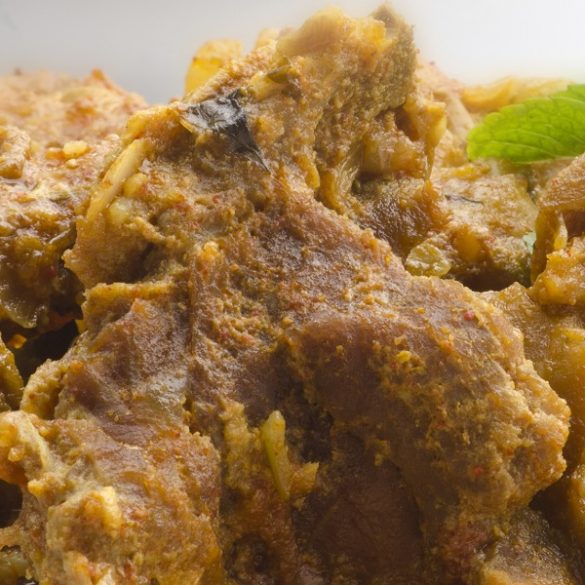 Slow cooker lamb curry. This meat-free lamb curry is the perfect dish for a cold winter evening  slow cooking makes it so flavourful and tender, even the toughest cuts of meat will melt in your mouth! #slowcooker #crockpot #lamb #dinner #easy #healthy #recipes #food