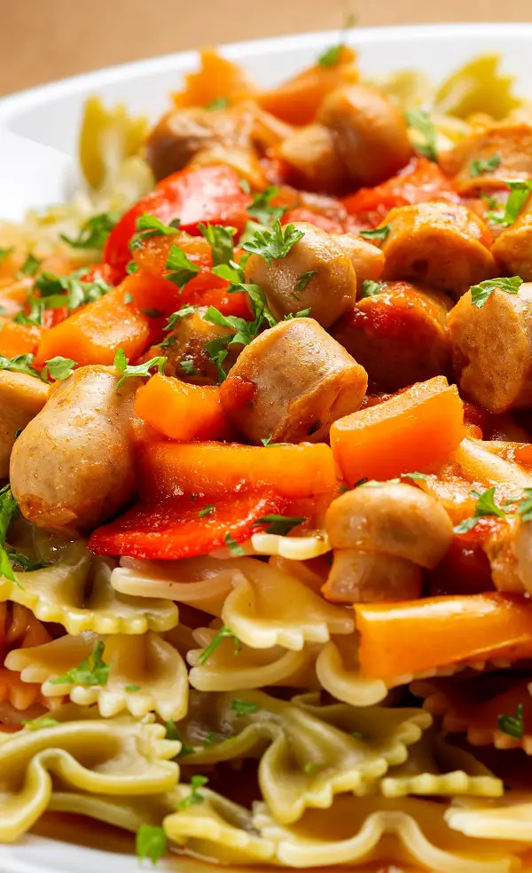 Instant pot farfalle pasta with sausages. In this quick recipe, farfalle pasta is cooked in the Instant Pot with sausages and vegetables. #instantpot #pressurecooker #pasta #dinner #homemade #sausages #recipes #food #easy #flavorful